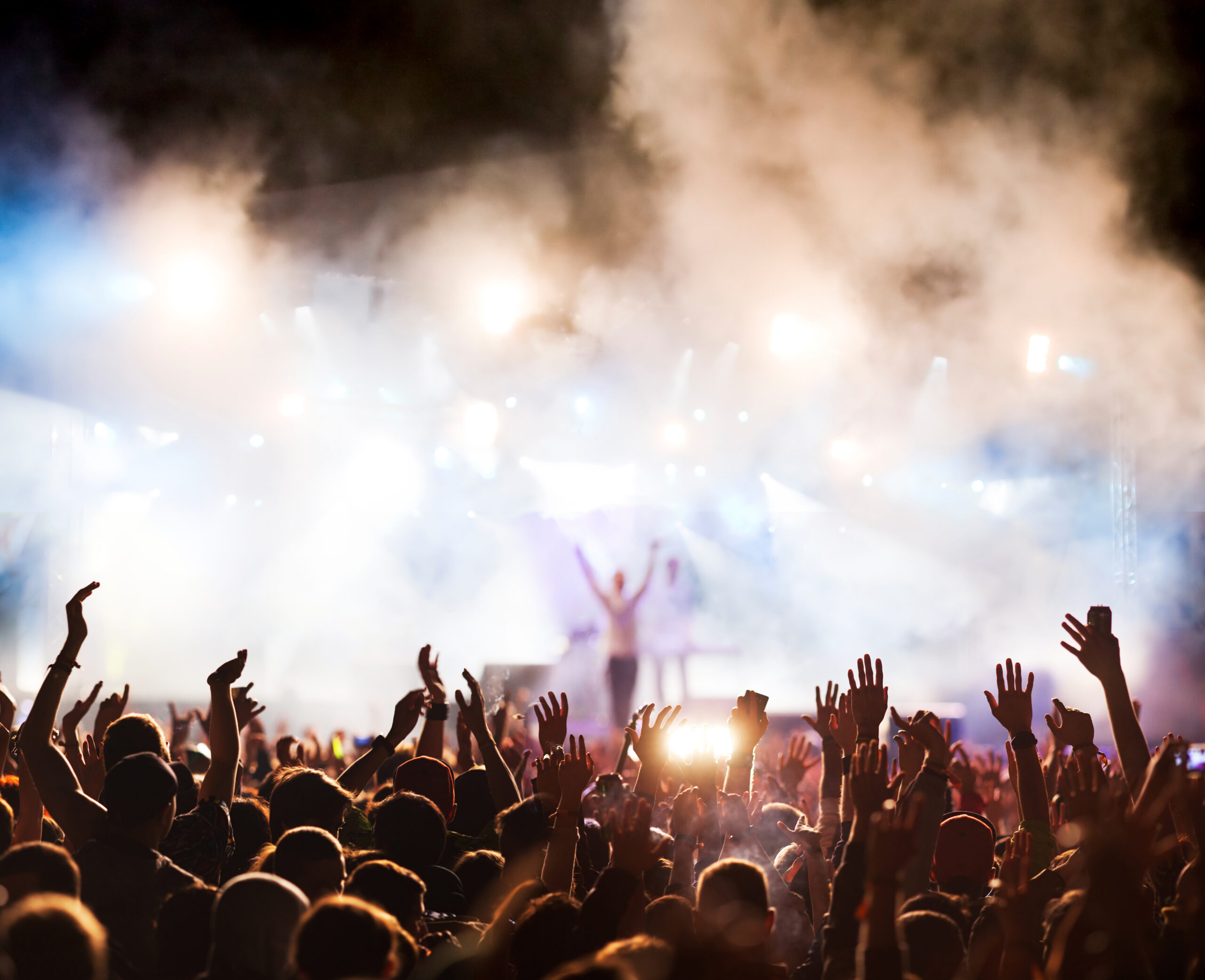 Imatge de Music Festival Background Crowd Having Fun Space For Your Text